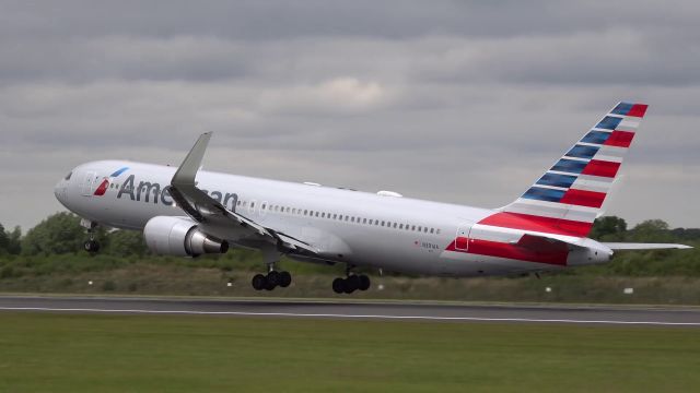 BOEING 767-300 (N391AA) - departing to Philadelphia