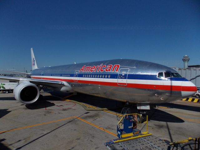 Boeing 777-200 (N754AN) - Taken while wondering the ORD concourses in July 2013