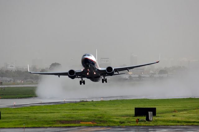 Boeing 737-700 (XA-HAM) - Take off and storm!