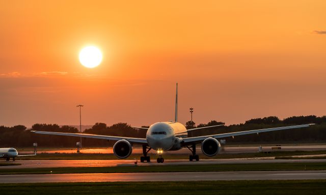 BOEING 777-300 (C-FRAM)