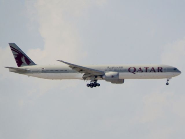 BOEING 777-300ER (A7-BAI)