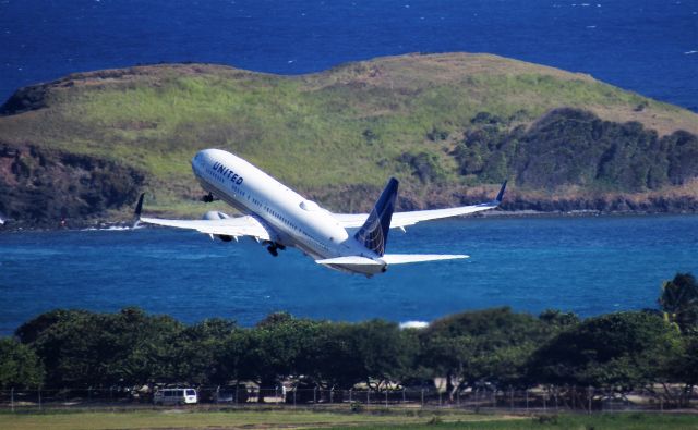 Boeing 737-900 (N63899)