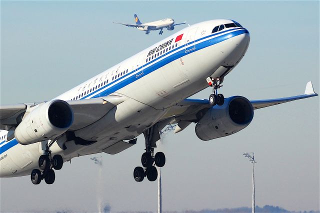 Airbus A330-300 —
