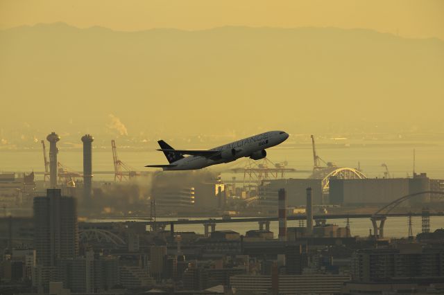 Boeing 777-200 (JA711A)