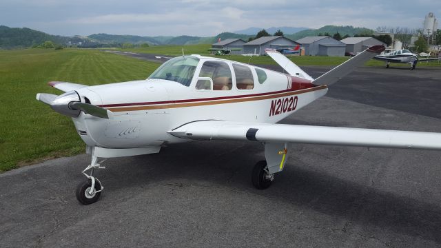 Beechcraft 35 Bonanza (N2102D)