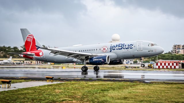 Airbus A320 (N605JB)