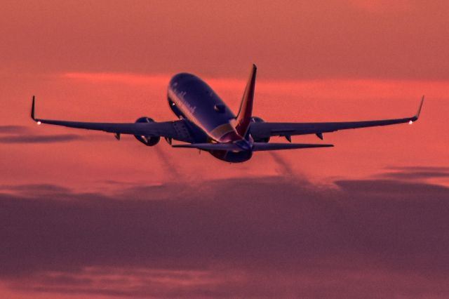 Boeing 737-700 —