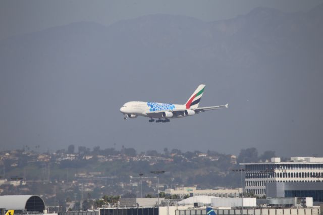 Airbus A380-800 (A6-EOF)