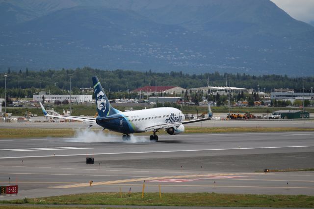 Boeing 737-700 (N613AS)