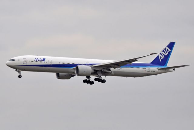 BOEING 777-300ER (JA732A)