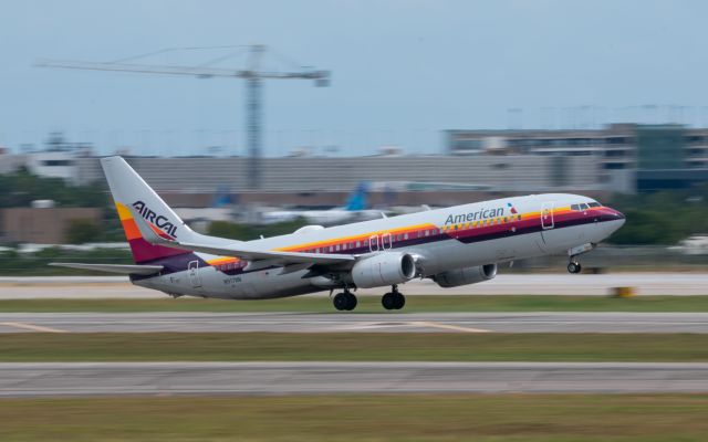 Boeing 737-800 (N917NN) - American Airline's retro AirCal livery  departing IAH for Charlotte-Douglas International.