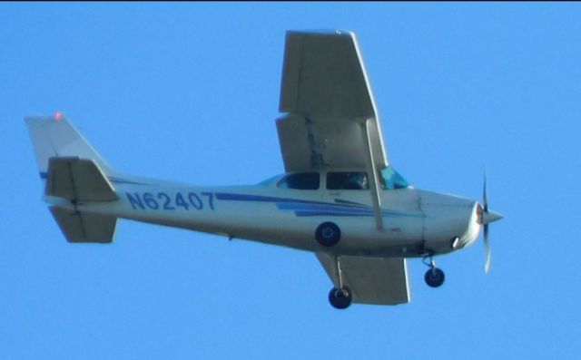 Cessna Skyhawk (N62407) - On approach to CVO 6th December 2017.