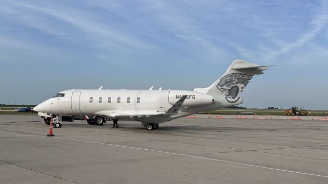 Bombardier Challenger 300 (N435FG)