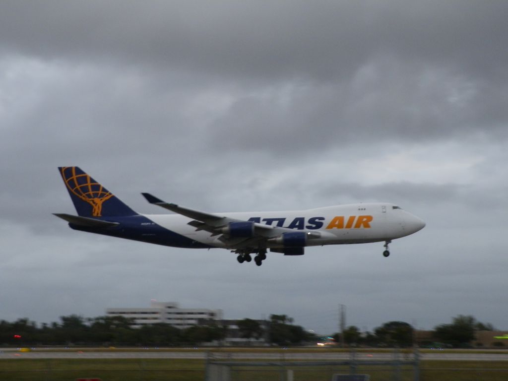 Boeing 747-400 (N452PA) - Arriving from Dallas Ft.Worth(KDFW)