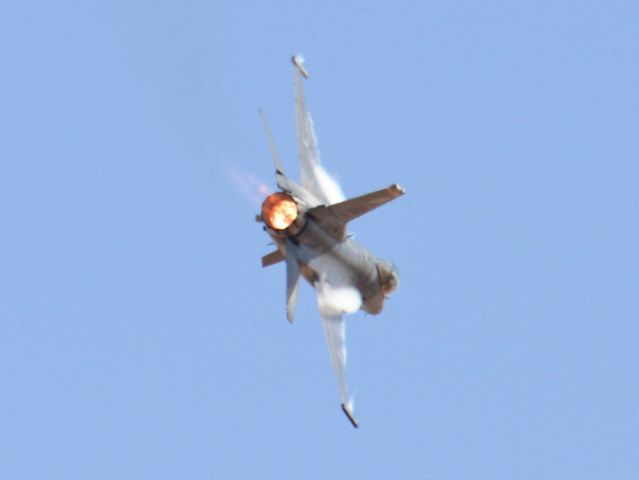 Lockheed F-16 Fighting Falcon (91-0398) - California Capital Airshow - 10/01/16br /Viper Demo
