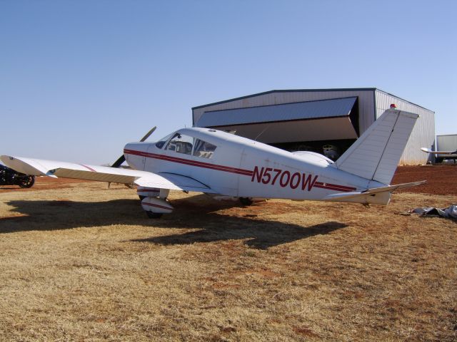 Piper Cherokee (N5700W)