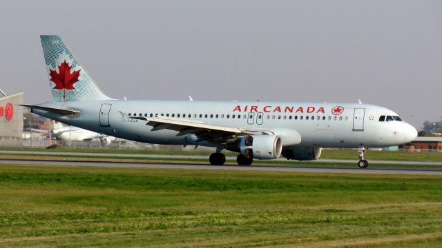 Airbus A320 (C-FZUB)