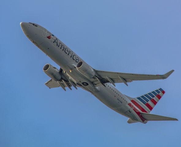 Boeing 737-800 (N843NN)