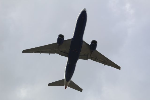 Boeing 777-200 (G-VIIM) - Airline: British Airwaysbr /Plane: B777-200br /Location: LHR (Great Southwest Road, LHR)br /Date: 04.09.22 (dd/mm/yy)