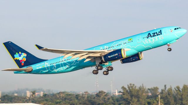 Airbus A330-200 (PR-AIU) - a332