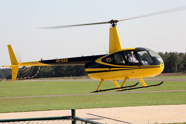 Robinson R-44 (OO-XSS) - Banking to the right.