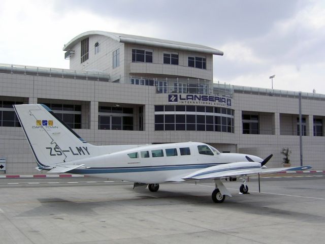 Cessna 402 (ZS-LMY)