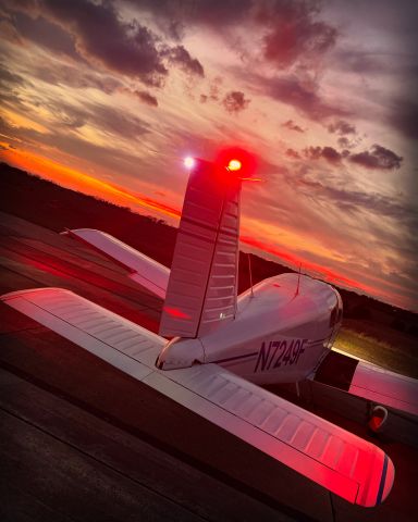 Piper Cherokee (N7249F)