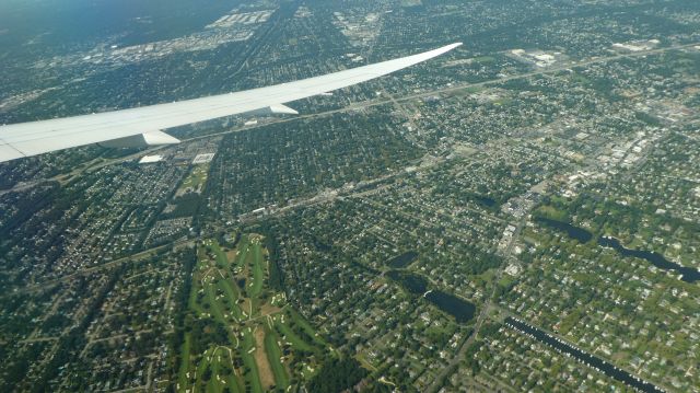 Boeing 787-8 (SP-LRG) - LO33 over Long Island on the way to JFK