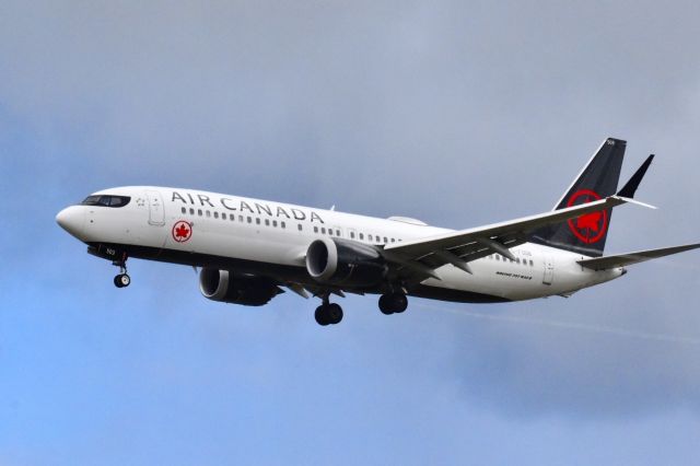 Boeing 737 MAX 8 (C-FSDB) - Air Canada is touching down at Barbados.