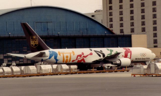 BOEING 767-300 (N320UP) - Worldwide Olympic Partner color scheme from May 1998