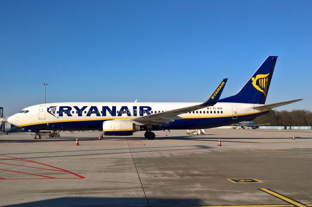 Boeing 737-800 (EI-DHX)
