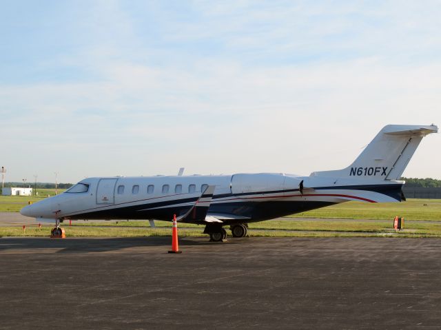 Learjet 40 (N610FX)