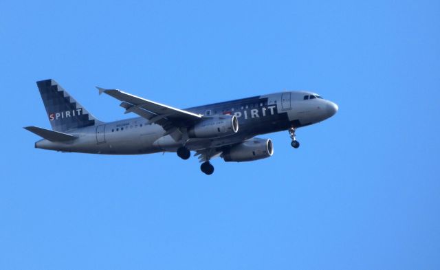 Airbus A319 (N528NK) - On final is this Spirit Air Lines Airbus A319 in the Autumn of 2018.