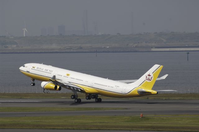 Airbus A340-200 (V8-BKH) - Takeoff at Haneda Intl Airport Rwy34R on 2013/05/16 "Brunei Gvmt VIP Flight"