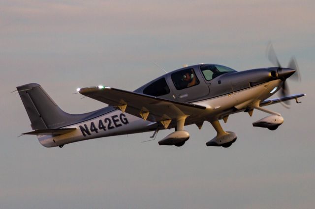 Cirrus SR-22 (N442EG)