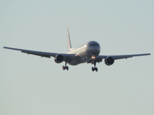 BOEING 767-300 (N387AX)