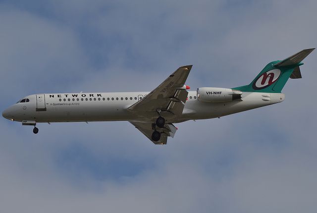 Fokker 100 (VH-NHF) - Network Aviation Fokker 100 on Final Approach Runway 21, Perth.