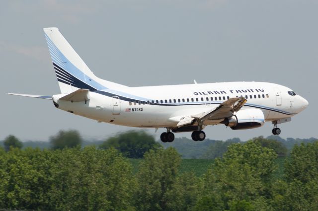 Boeing 737-500 (N78S) - A Sierra Pacific Airlines 737-500, N708S, is about to grease DSM's Runway 5 sadly returning guardsmen's from training in Tucson. Photo taken July 1, 2021 at 12:08 PM with Nikon D3200 at 270mm.