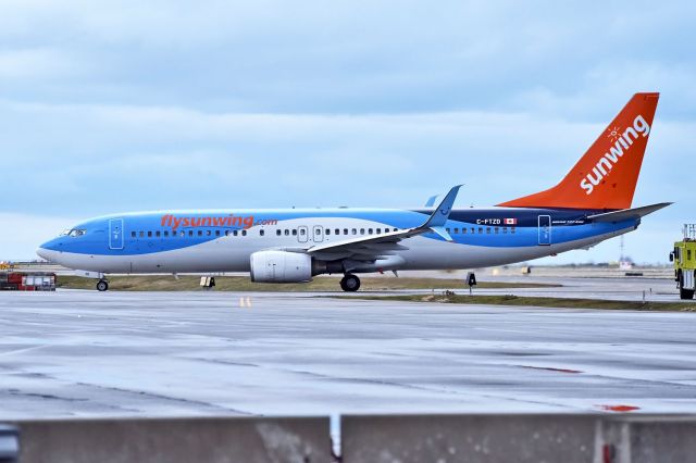 Boeing 737-700 (C-FTZD)