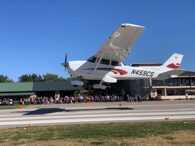 Cessna Skyhawk (N459CS) - Textron Flying Club aircraft participating in the 2018 Stearman Pumpkin Drop.