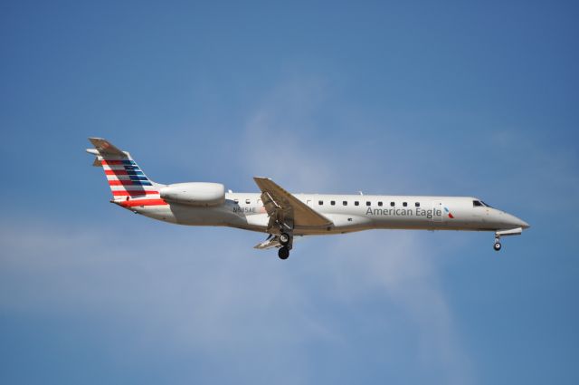 Embraer ERJ-145 (N685AE)