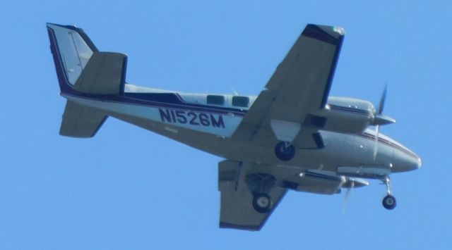 Beechcraft Baron (58) (N1526M) - N1526M over Corvallis, Oregon 7th February 2018.  Not a jet as otherwise shown for this tail number.....