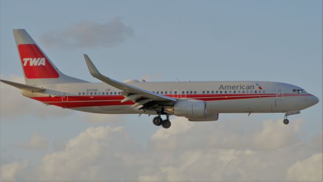 Boeing 737-800 (N915NN) - In Classic TWA Livery