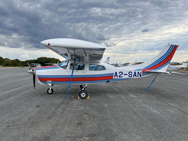 Cessna Centurion (A2-SAN) - At Maun, Botswana. 18-MAY-2022.