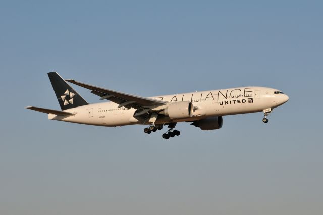 Boeing 777-200 (N77022) - 2013/12/5