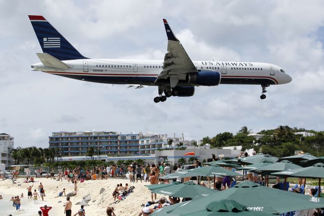 Boeing 757-200 (N205UW)