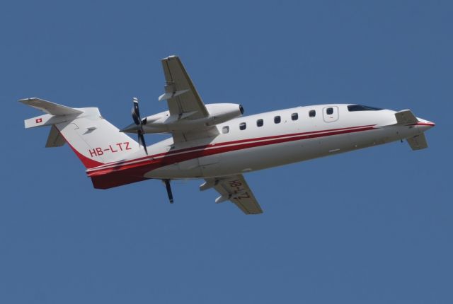 Piaggio P.180 Avanti (HB-LTZ) - 23/08/2013br /Take-off for LFRD