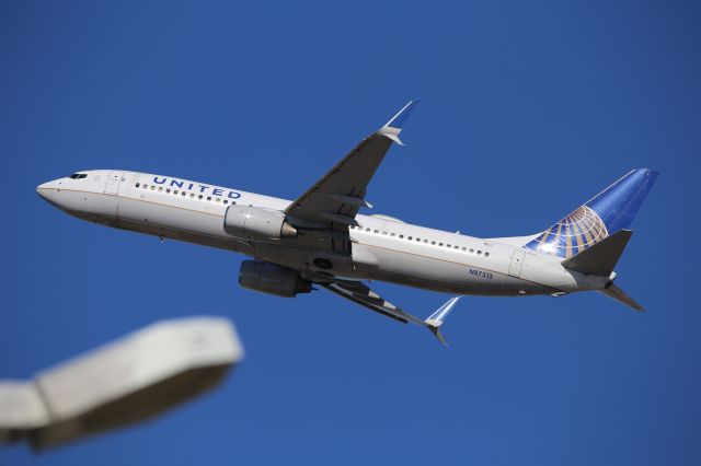 Boeing 737-800 (N87513)