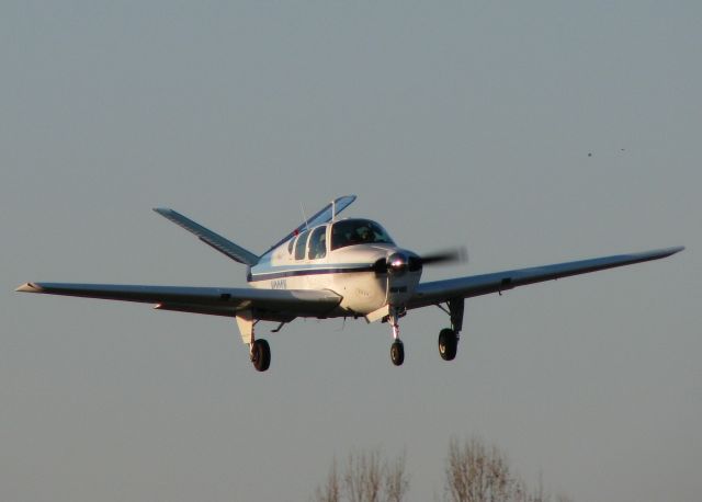 Beechcraft 35 Bonanza (N322Y) - 1960 Beech M35 about to touch down at the Downtown Shreveport airport.