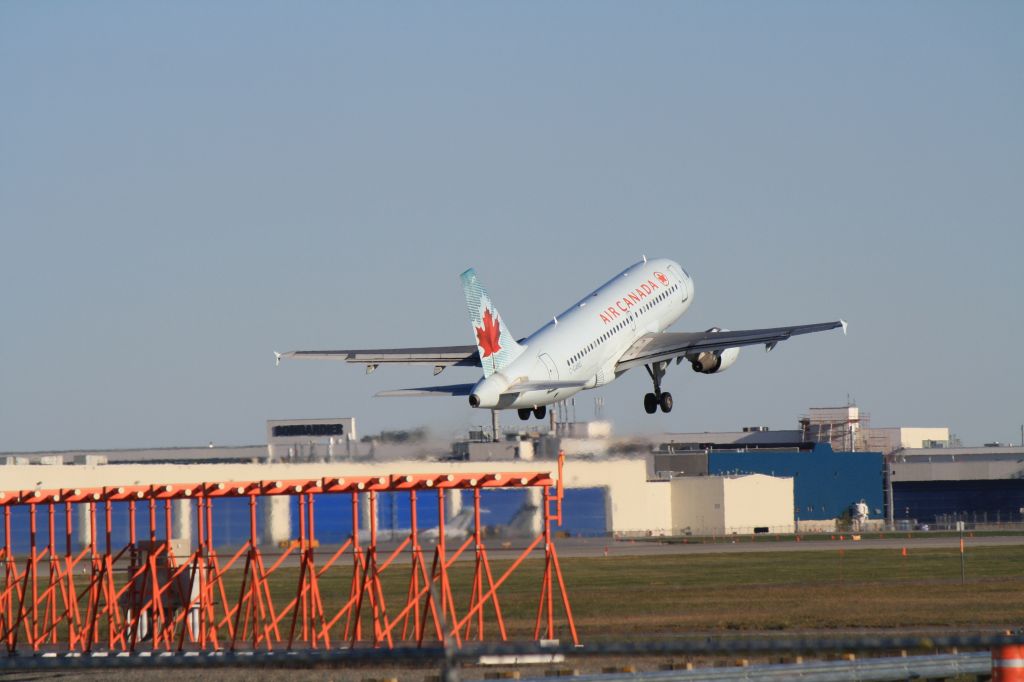 Airbus A319 (C-GARG) - Departing Montreal-Trudeau on 06R